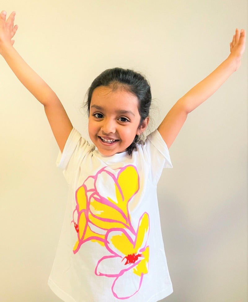 Run2Cure Neuroblastoma Australia Frangipani Kid&#39;s T-Shirt - NEW